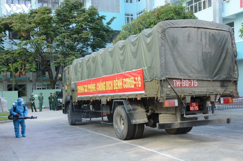 bo y te chuyen 50 tan dung cu y te chong dich covid-19 ve da nang hinh 1