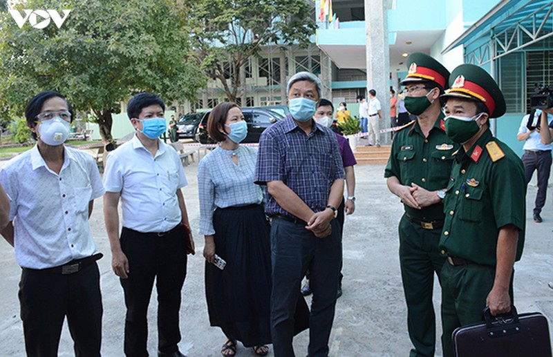 bo y te chuyen 50 tan dung cu y te chong dich covid-19 ve da nang hinh 2