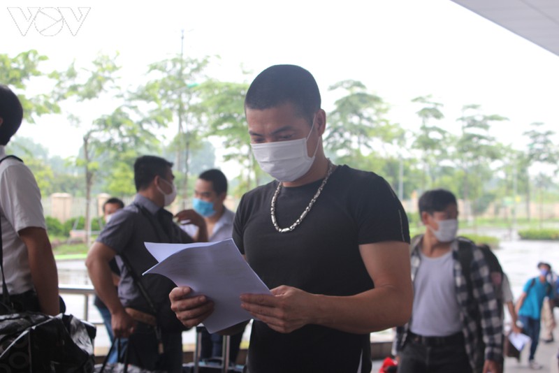 181 nguoi ve tu guinea xich dao tiep tuc theo doi tai cong dong sau ra vien hinh 2