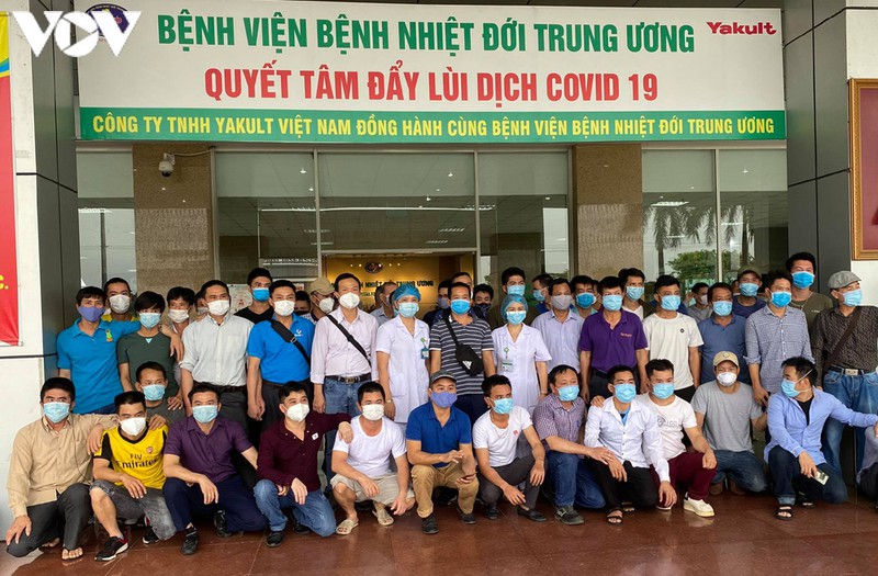 181 nguoi ve tu guinea xich dao tiep tuc theo doi tai cong dong sau ra vien hinh 1