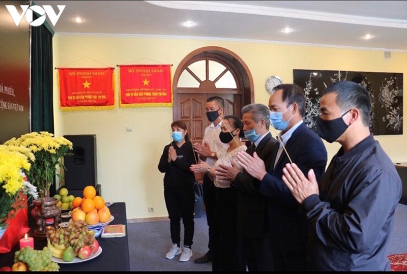 dsq viet nam tai ucraina to chuc le vieng nguyen tong bi thu le kha phieu hinh 2