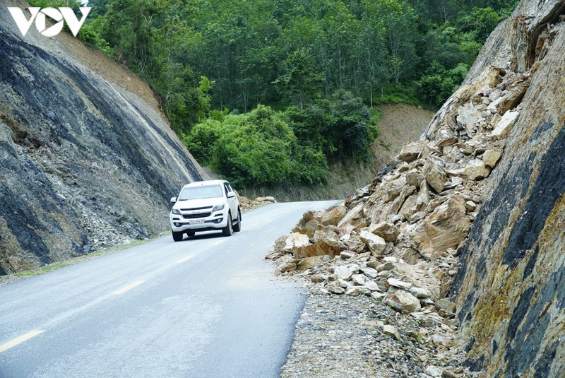 nguy co sat lo tren nhieu tuyen duong trong yeu tai dien bien hinh 8