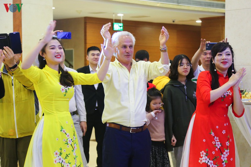 du khach quoc te den ha long tung bung dem nguoc chao nam moi 2020 hinh 7