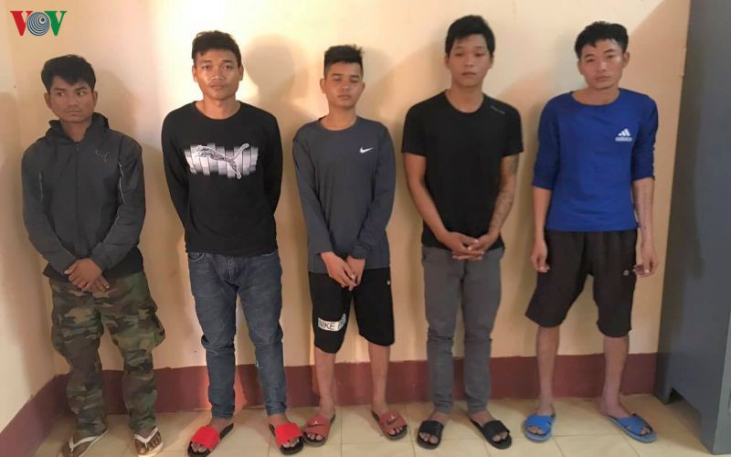 nong 24h: phan van anh vu choi toi, do loi cho ben ban nha dat cong hinh 11