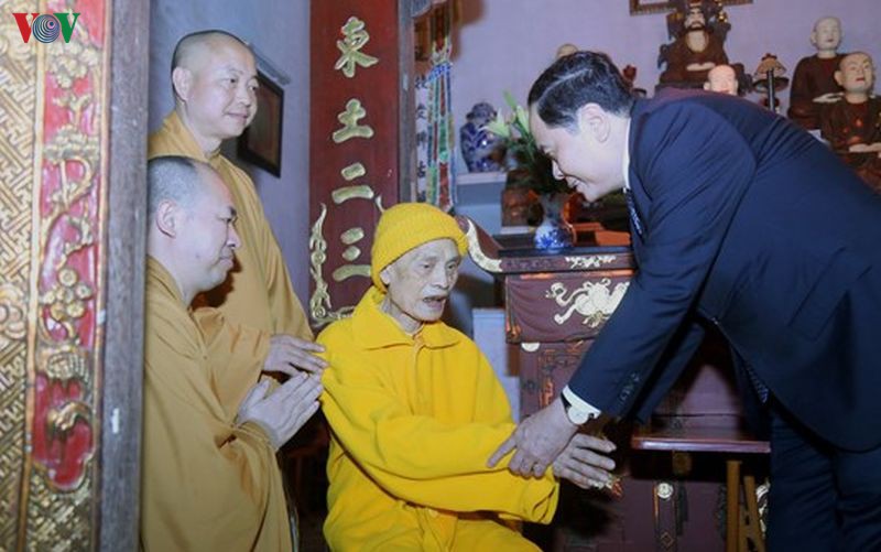  chu tich mttq viet nam chuc tet dai lao hoa thuong thich pho tue hinh 1