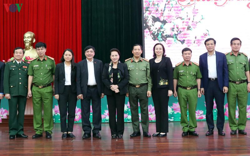 chu tich quoc hoi chuc tet cong nhan, cac luc luong vu trang dak lak hinh 2