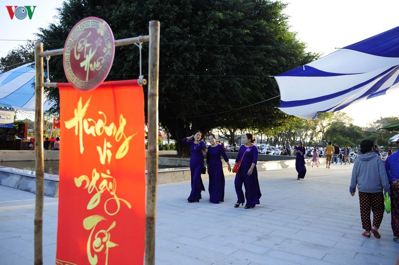 "tet hue " 2020 – sac mau tet xua hinh 11