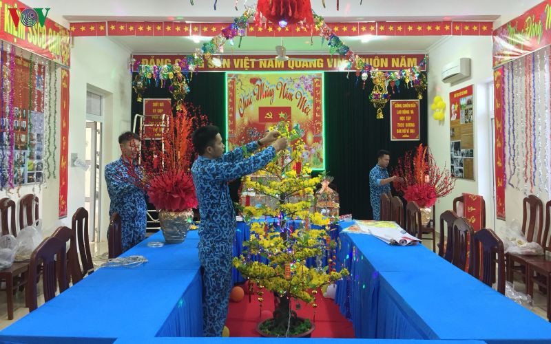 thuy thu tau ngam don tet: cung nang ly nuoc bien  hinh 1