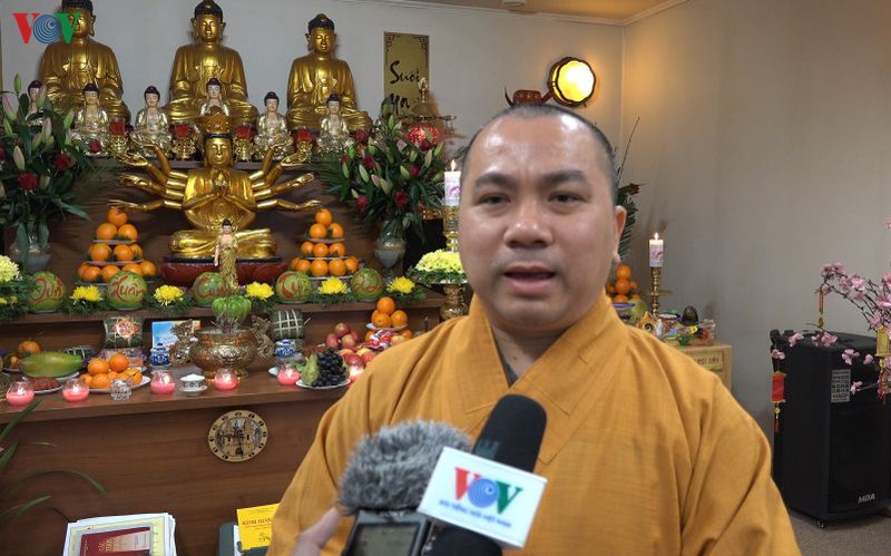 net dep truyen thong le chua dau nam cua ba con nguoi viet tai praha hinh 2
