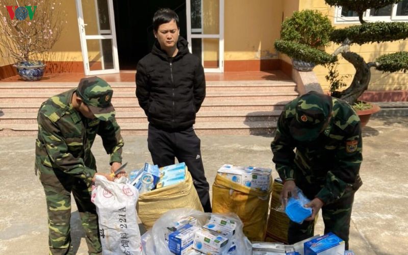 nong 24h: 9.000 khau trang y te duoc van chuyen lau ra sao? hinh 2