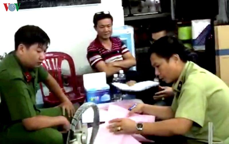 nong 24: ly do hoan xet xu vu buon ma tuy, om sung co thu trong xe hinh 4