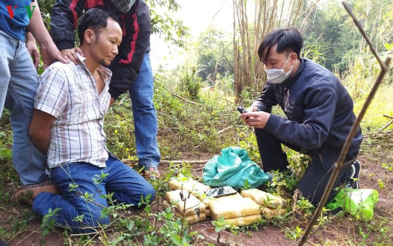 bat doi tuong van chuyen 60.000 vien ma tuy tong hop tai bien gioi hinh 1
