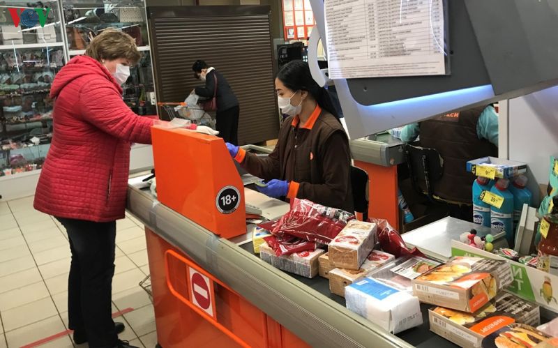 nga ghi nhan hon 600 truong hop mac covid-19 moi hinh 1