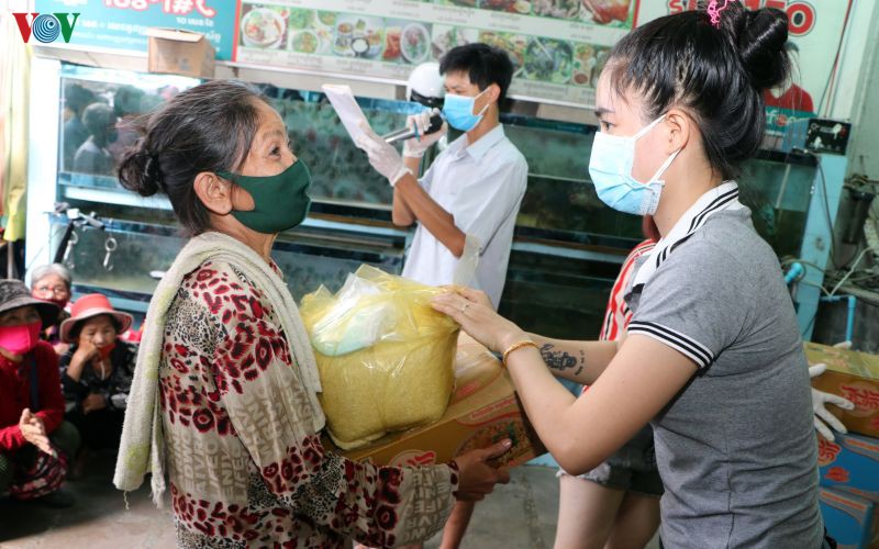  doanh nghiep viet nam giup dong bao tai campuchia phong chong covid-19 hinh 1