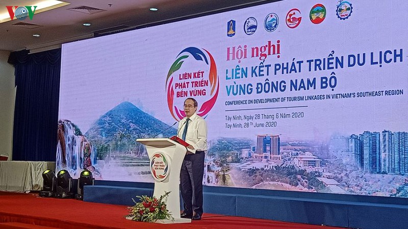 ong nguyen thien nhan: tung buoc mo lai du lich mot cach co kiem soat hinh 1
