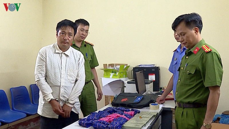 ke mang 5 banh heroin va 30.000 vien ma tuy bi bat khi cho giao "hang" hinh 1