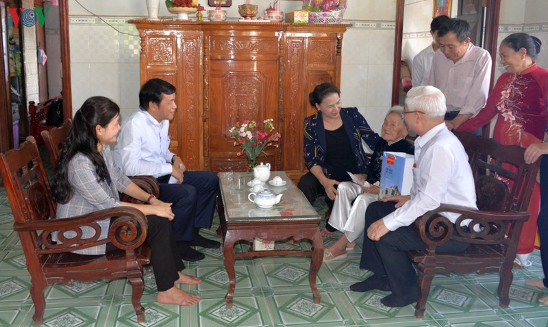 chu tich quoc hoi lam viec voi lanh dao tinh binh phuoc hinh 2