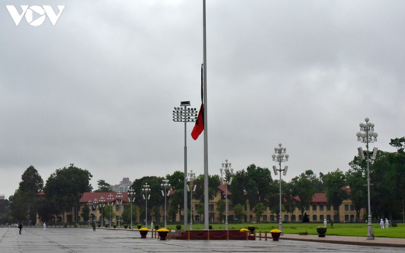 anh: nghi le treo co ru quoc tang nguyen tong bi thu le kha phieu tai ba dinh hinh 11