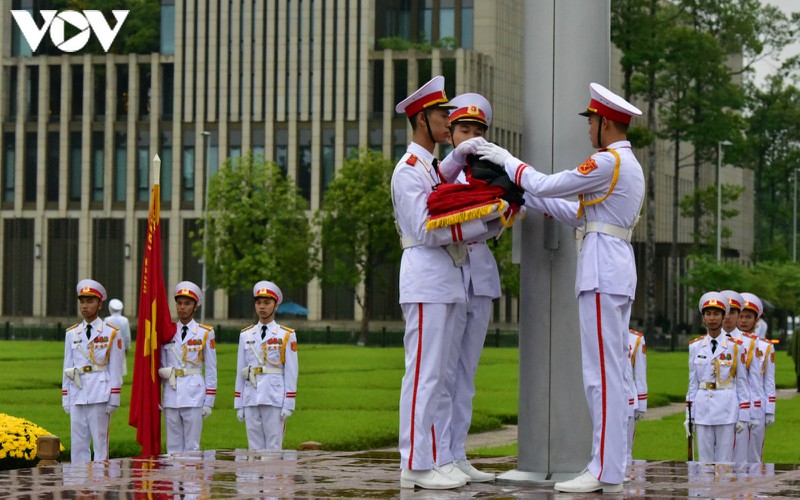 anh: nghi le treo co ru quoc tang nguyen tong bi thu le kha phieu tai ba dinh hinh 5