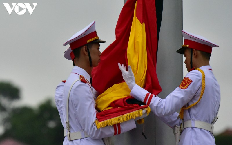 anh: nghi le treo co ru quoc tang nguyen tong bi thu le kha phieu tai ba dinh hinh 6
