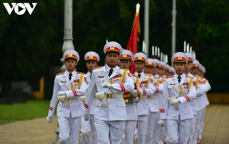 anh: nghi le treo co ru quoc tang nguyen tong bi thu le kha phieu tai ba dinh hinh 2