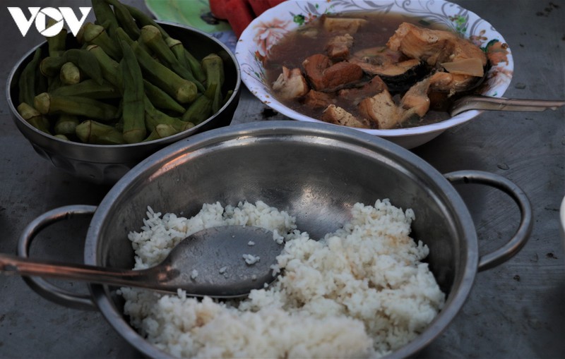 anh: bien phong gong minh chong dich covid-19 o bien gioi tay nam hinh 10