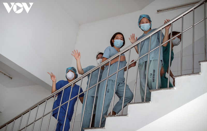 nuoc mat roi trong ngay benh vien da nang mo cua tro lai hinh 13