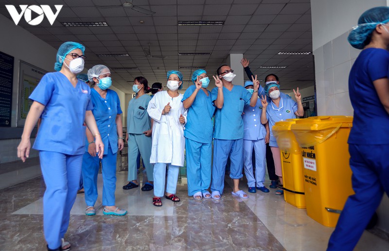 nuoc mat roi trong ngay benh vien da nang mo cua tro lai hinh 14
