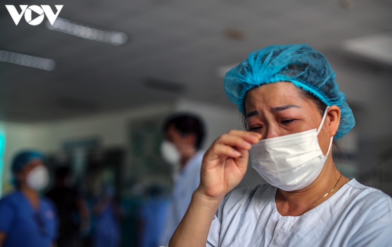 nuoc mat roi trong ngay benh vien da nang mo cua tro lai hinh 15