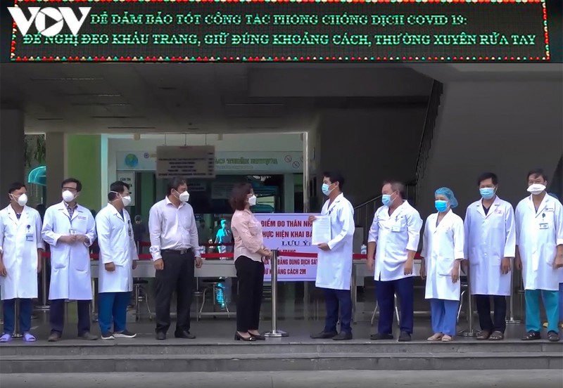 nuoc mat roi trong ngay benh vien da nang mo cua tro lai hinh 4