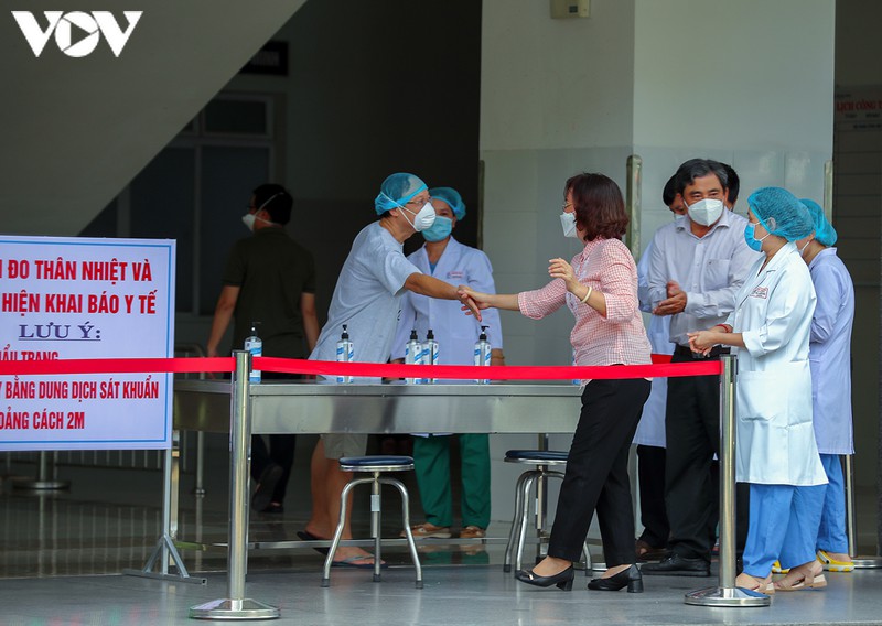 nuoc mat roi trong ngay benh vien da nang mo cua tro lai hinh 5