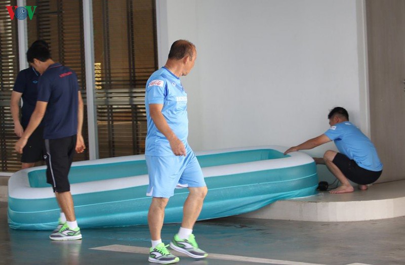 hlv park hang seo "chiu thua" hoc tro trong buoi tap cua u23 viet nam hinh 7