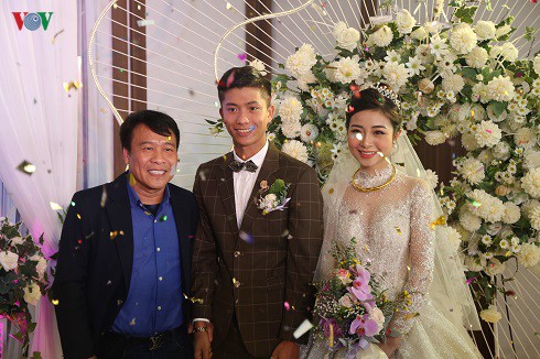 phan van duc rang ro trong ngay ket hon voi co dau xinh dep nhat linh hinh 4