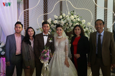phan van duc rang ro trong ngay ket hon voi co dau xinh dep nhat linh hinh 3