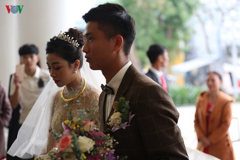 phan van duc rang ro trong ngay ket hon voi co dau xinh dep nhat linh hinh 2