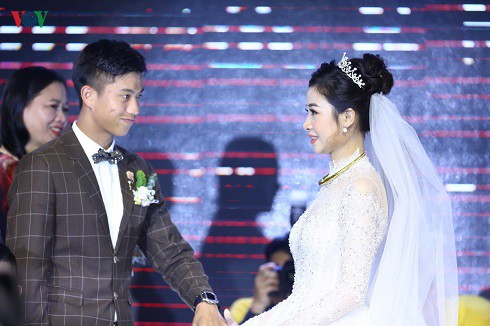 phan van duc rang ro trong ngay ket hon voi co dau xinh dep nhat linh hinh 6