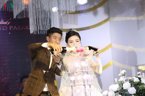 phan van duc rang ro trong ngay ket hon voi co dau xinh dep nhat linh hinh 8