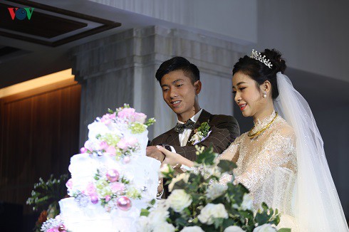 phan van duc rang ro trong ngay ket hon voi co dau xinh dep nhat linh hinh 9