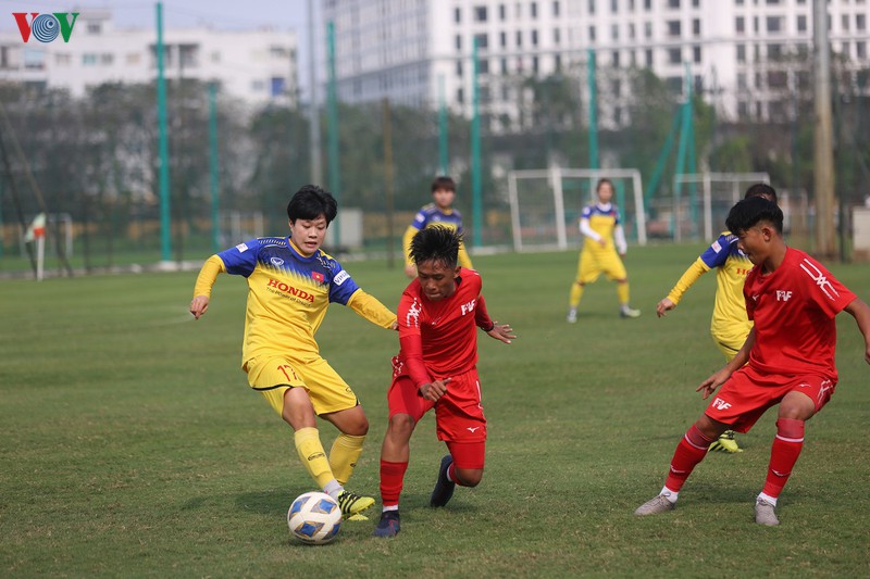 dt nu viet nam thua dam tran dau tap, hlv mai duc chung van hai long hinh 2