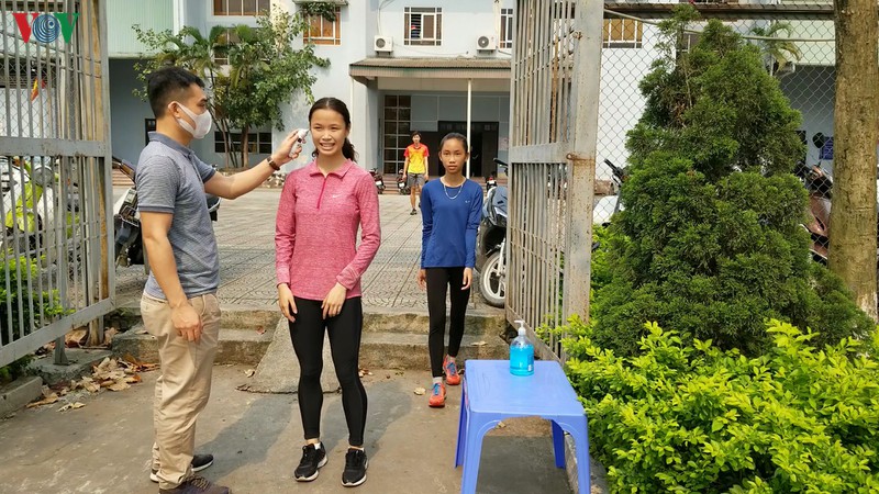 dien kinh ha noi chao mung ngay 27/3 bang cach tap luyen hinh 2