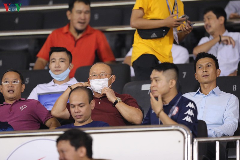 toan canh: cong phuong toa sang giup clb tphcm tro lai cuoc dua vo dich v-league 2020 hinh 2