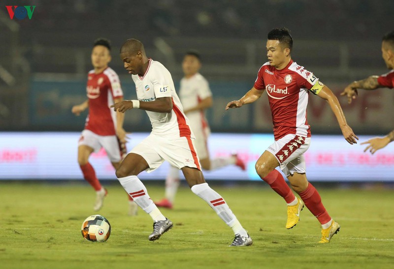 toan canh: cong phuong toa sang giup clb tphcm tro lai cuoc dua vo dich v-league 2020 hinh 4