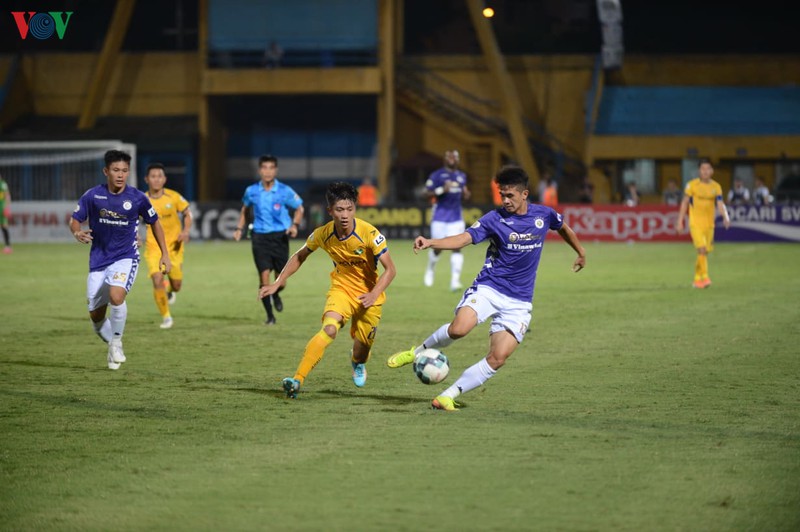 toan canh ha noi fc 0-1 slna: bat luc nhin doi thu len dau bang hinh 5