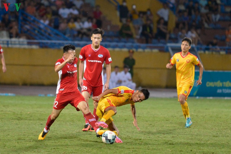 toan canh: que ngoc hai, tien dung bat luc nhin viettel thua thanh hoa hinh 9
