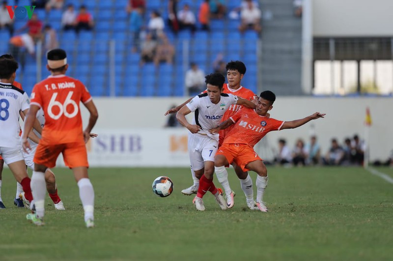 xuan truong tro lai, cau thu hagl dat cot moc dang nho o v-league hinh 1