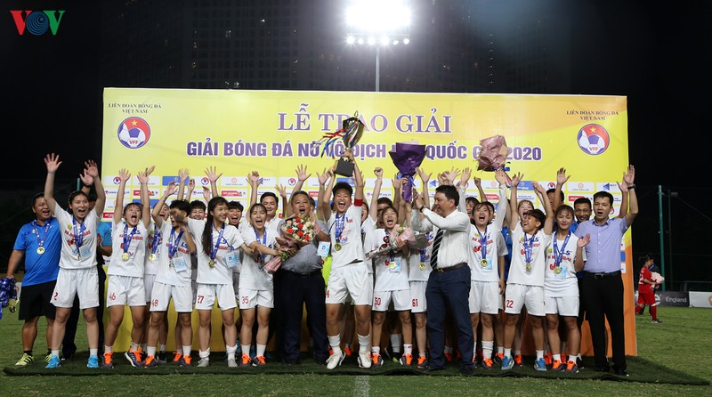 chum anh: ha noi lap hat-trick vo dich giai bong da u19 nu quoc gia hinh 9