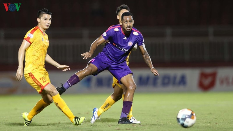 doi dau bang mat "trong phao" o vong 10 v-league 2020  hinh 1