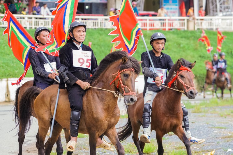 "vó ngựa trên mây"- giải đua ngựa độc đáo trên mái nhà đông dương hình 1 "vo ngua tren may"- giai dua ngua doc dao tren mai nha dong duong hinh 1
