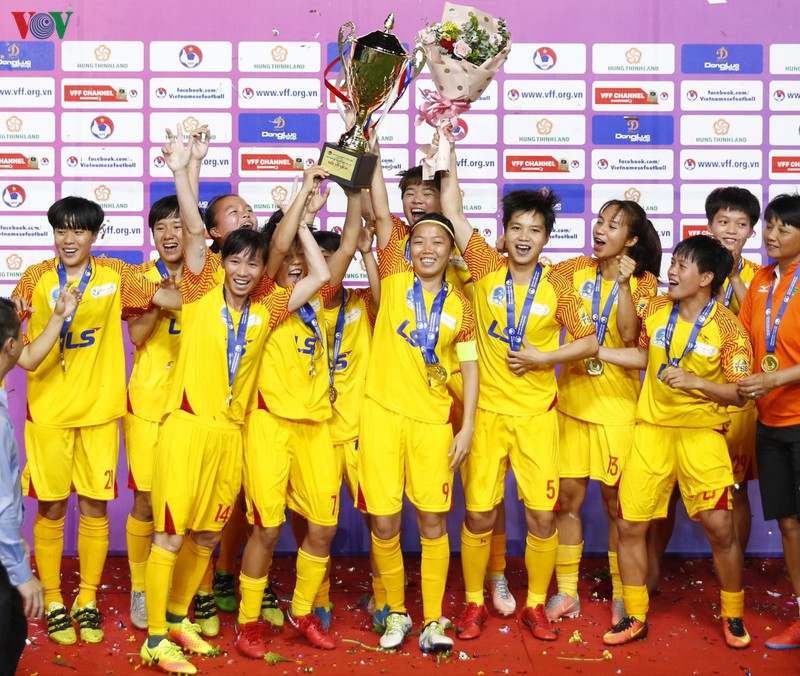 clb nu tphcm vo dich cup qg nu ngay lan dau tham du hinh 8