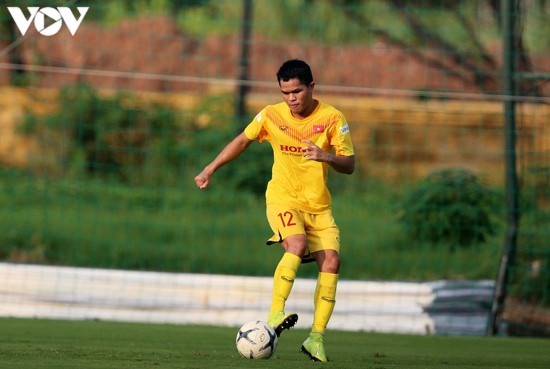 thoi tiet ung ho, cau thu u22 viet nam "chay" het minh de ghi diem voi thay park hinh 7
